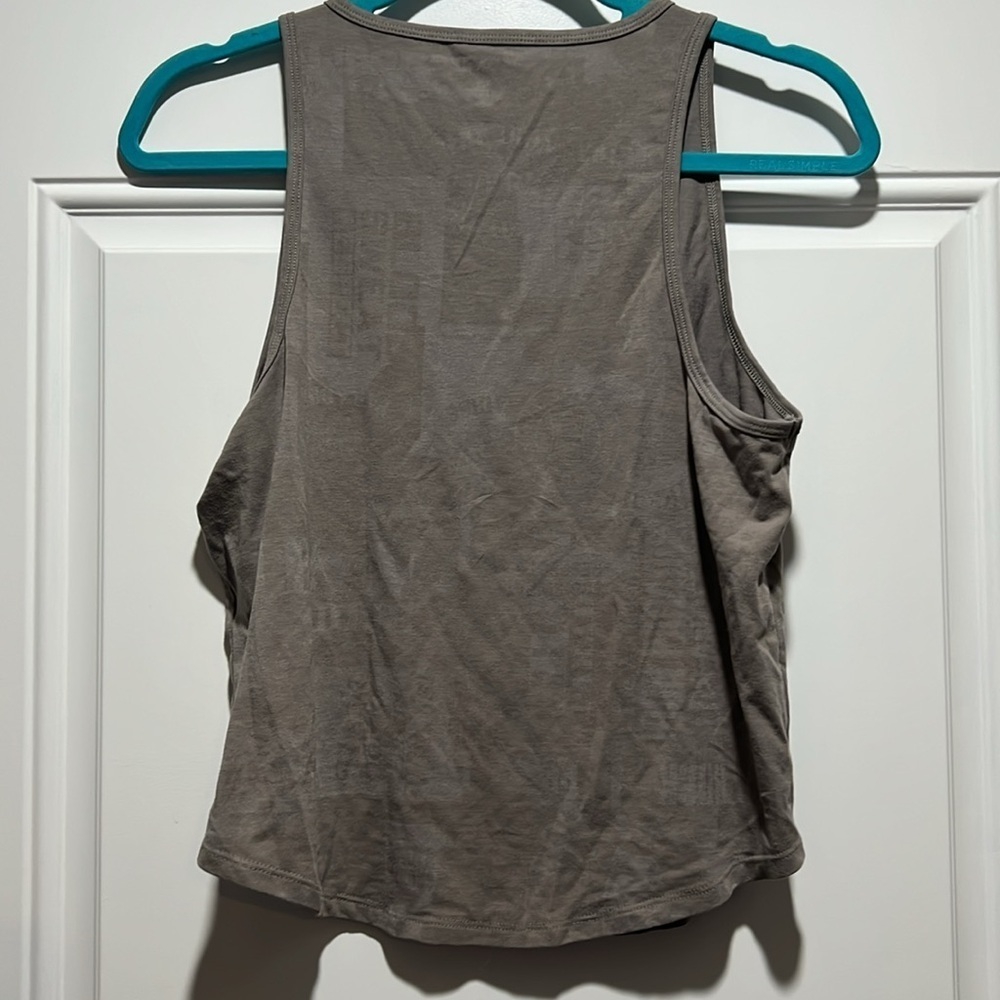 NWOT Project Rock Large Gray Sleeveless Crop Tank Top - Picture 3 of 4